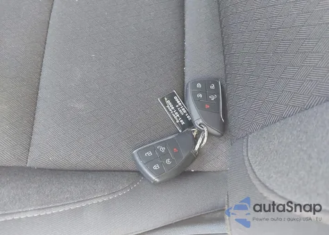 2024 Chevrolet Silverado 1500 z USA, uszkodzony, nr VIN 1GCUDEE82RZ340244